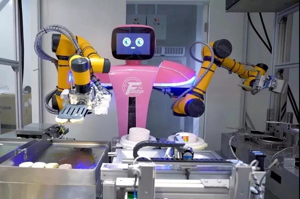 全世界最先进的机器人餐厅在广州开业!碧桂园挺进智慧餐饮行业