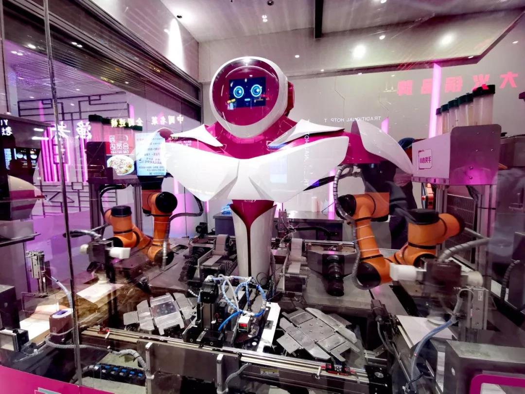 全世界最先进的机器人餐厅在广州开业!碧桂园挺进智慧餐饮行业